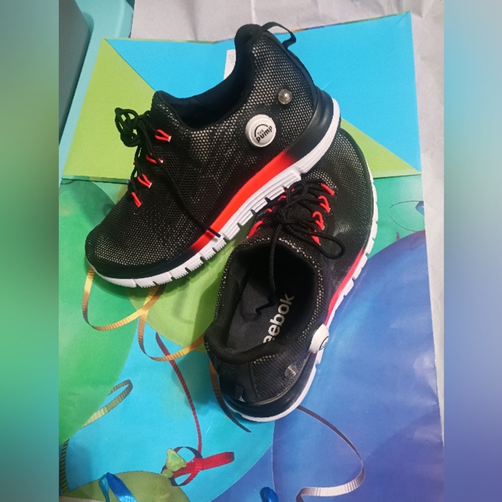 REEBOK The Pump Women's Size 7.5 Color Black/Red Used Good Condición